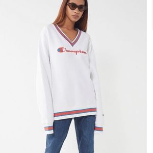 Champion UO Exclusive Fleece V-Neck Sweatshirt